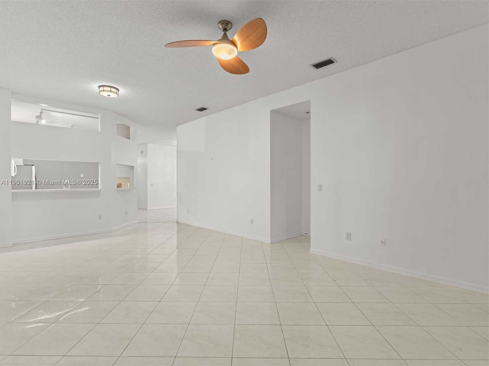 Small Image of 10168 LOMBARDY DR, Tamarac Number 15