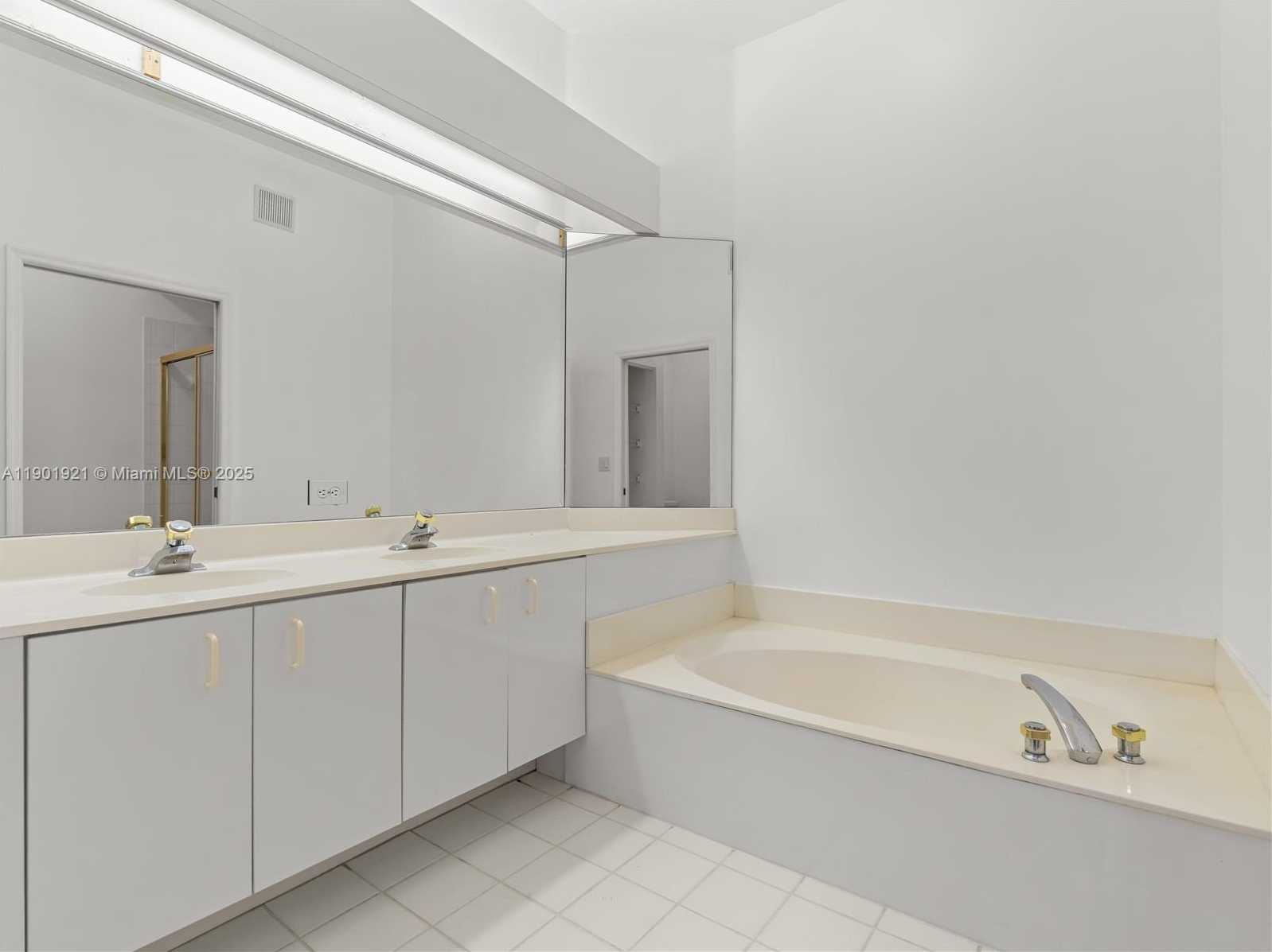 Small Image of 10168 LOMBARDY DR, Tamarac Number 18