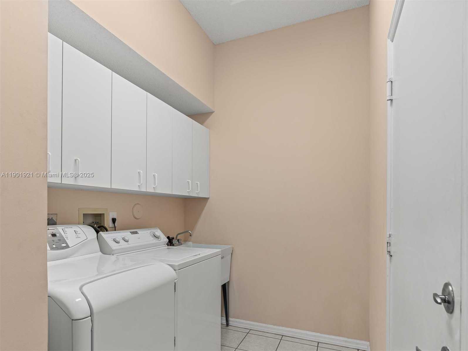 Small Image of 10168 LOMBARDY DR, Tamarac Number 22