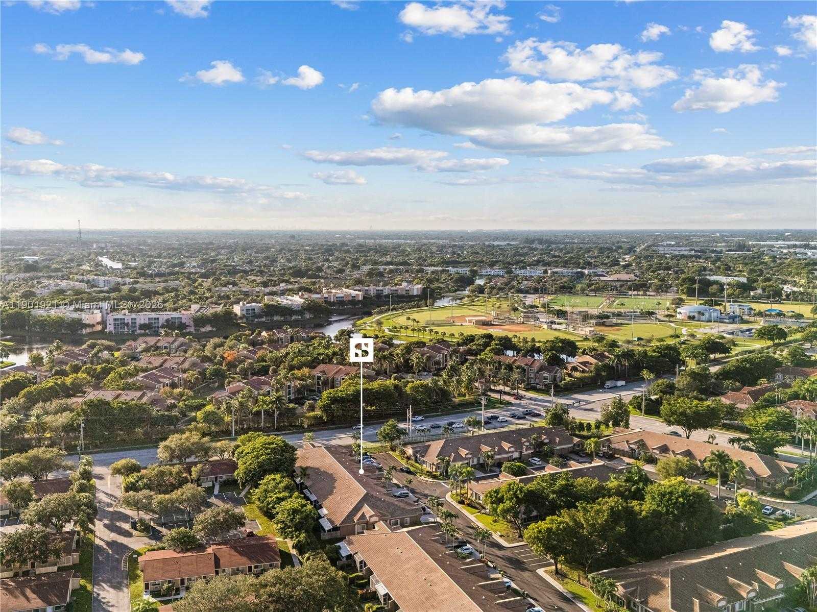 Small Image of 10168 LOMBARDY DR, Tamarac Number 26