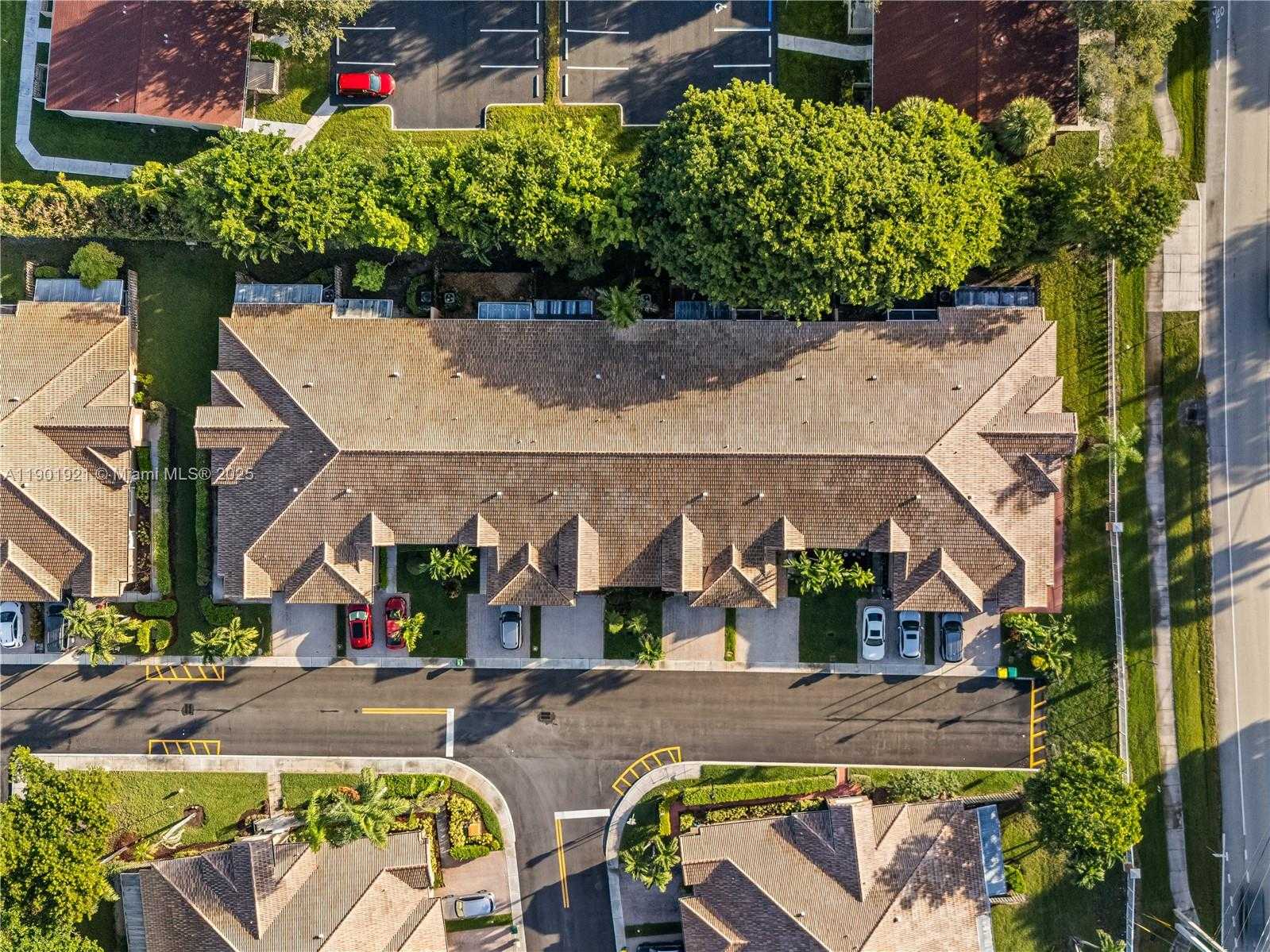 Small Image of 10168 LOMBARDY DR, Tamarac Number 27