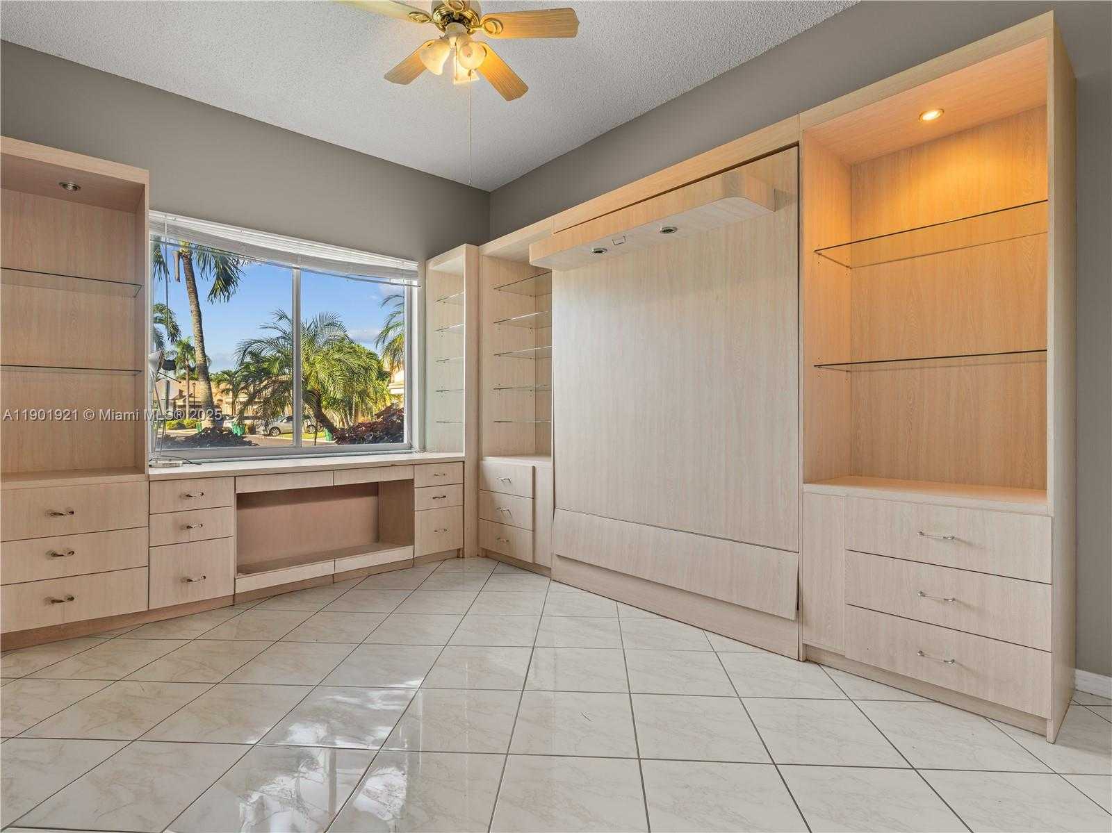 Small Image of 10168 LOMBARDY DR, Tamarac Number 9