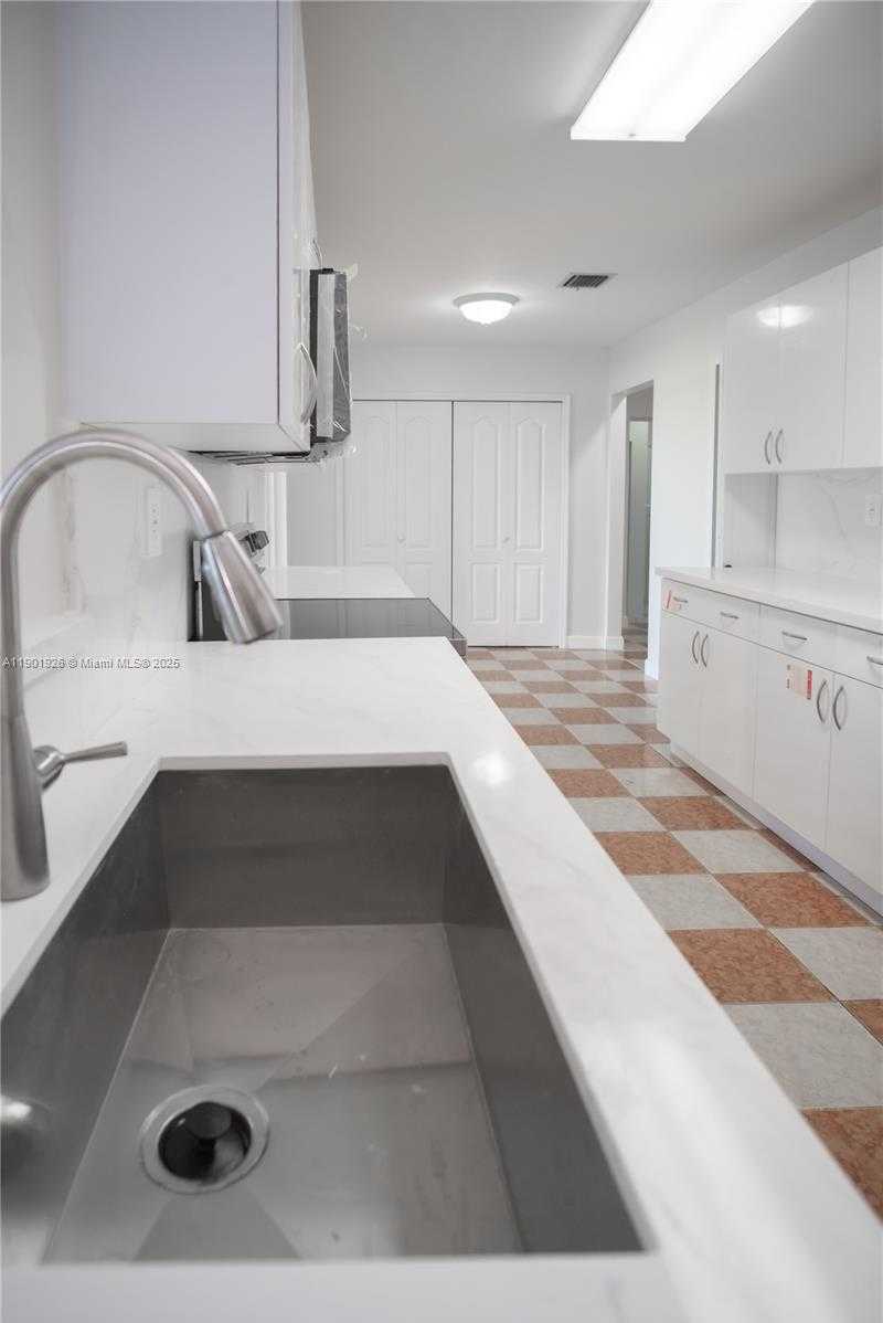 Small Image of 15002 SOUTH WEST 67TH LN, Miami Number 10