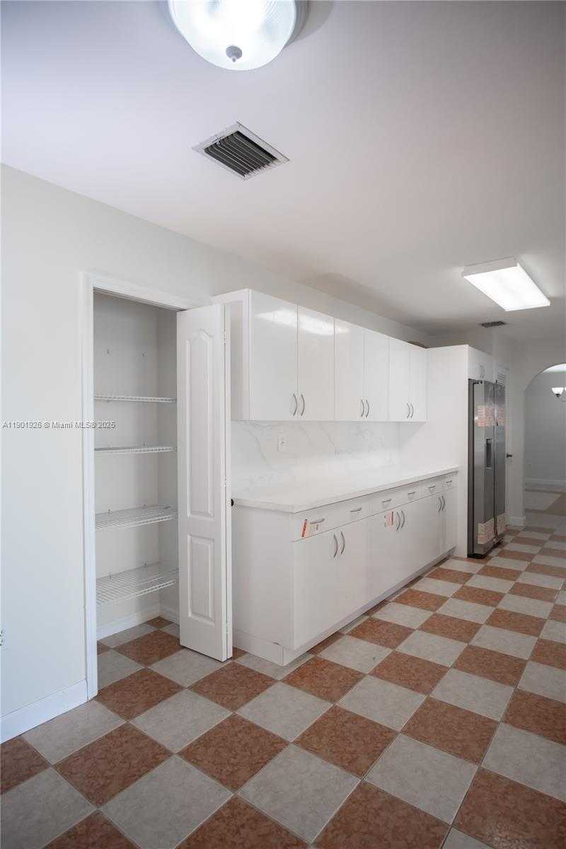 Small Image of 15002 SOUTH WEST 67TH LN, Miami Number 11