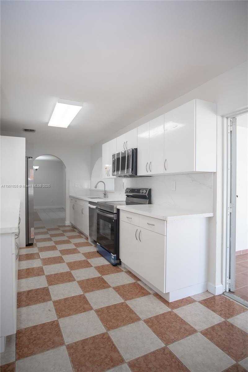 Small Image of 15002 SOUTH WEST 67TH LN, Miami Number 12