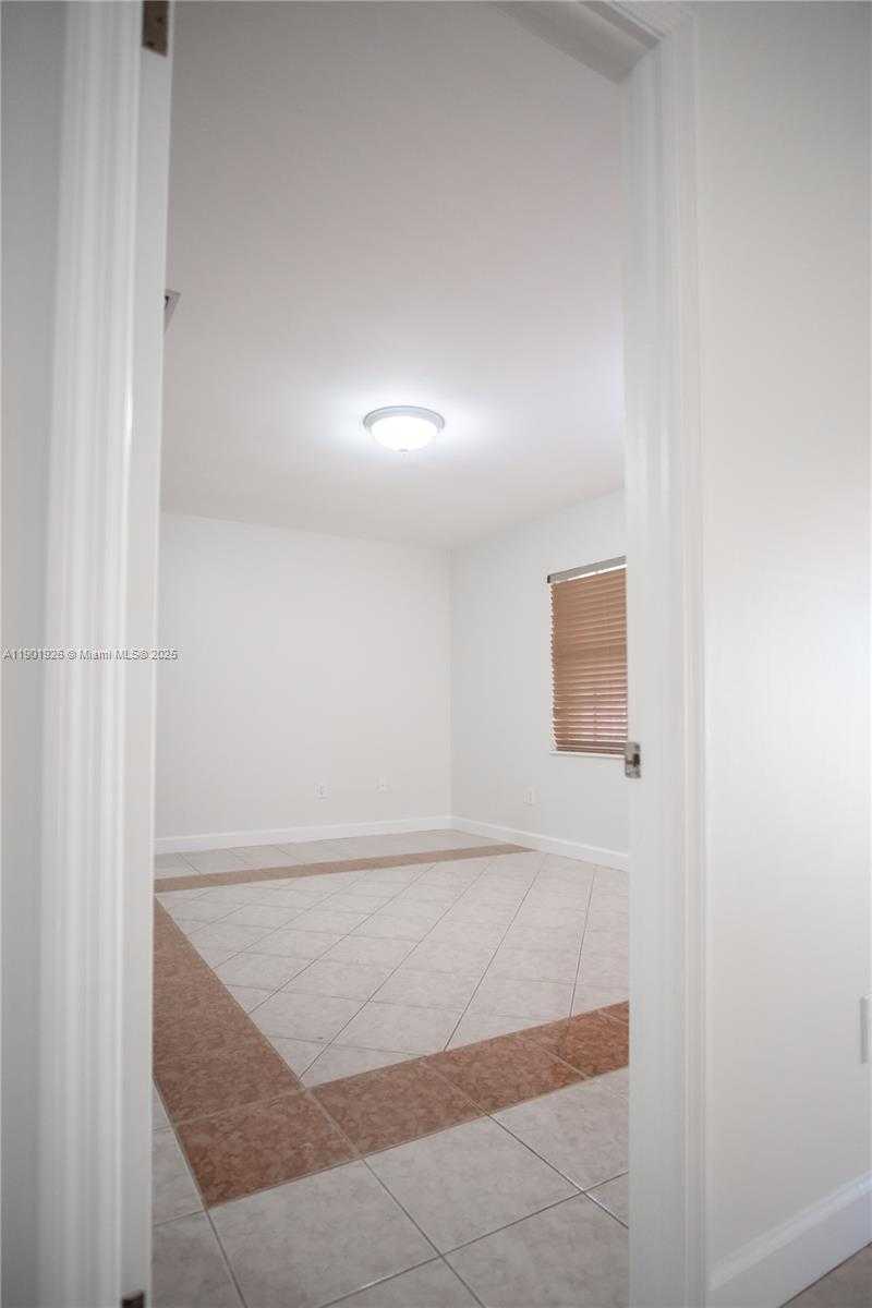 Small Image of 15002 SOUTH WEST 67TH LN, Miami Number 13