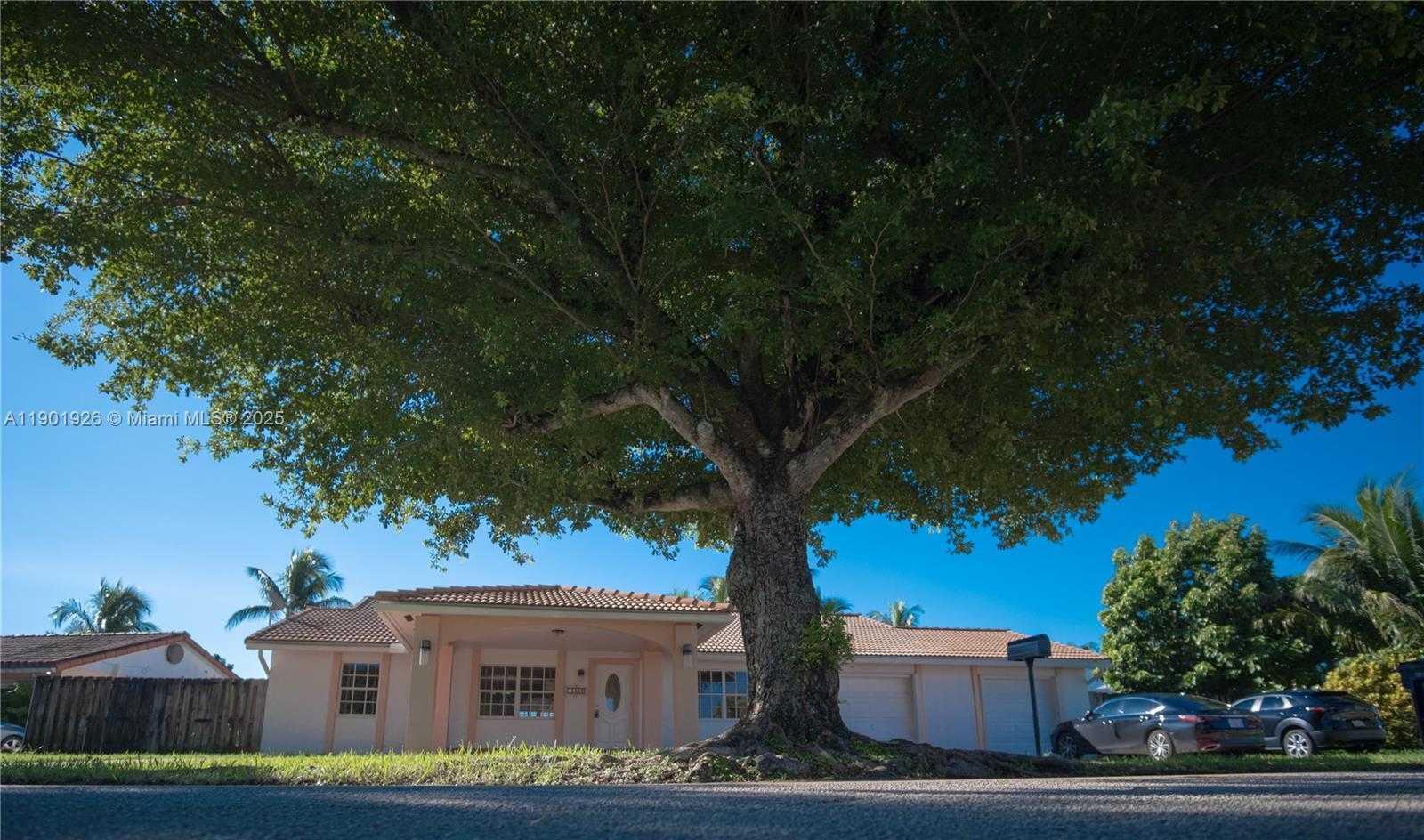 Small Image of 15002 SOUTH WEST 67TH LN, Miami Number 2