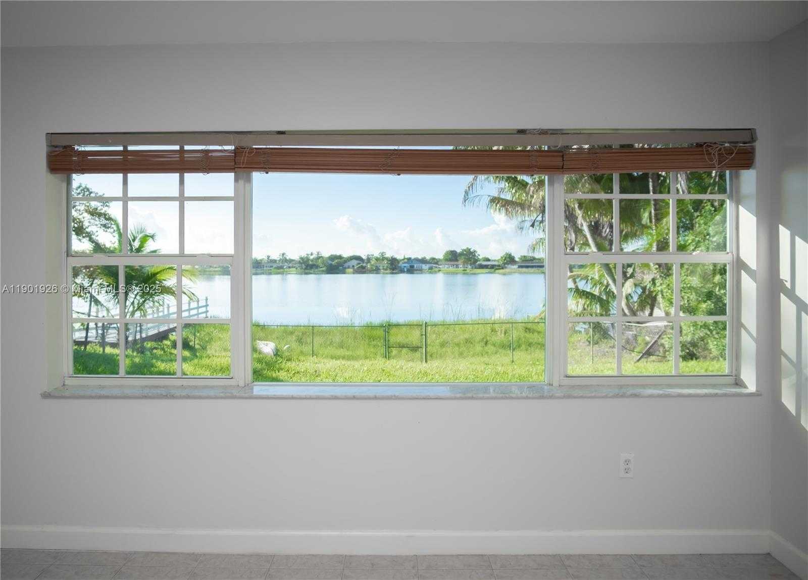 Small Image of 15002 SOUTH WEST 67TH LN, Miami Number 23