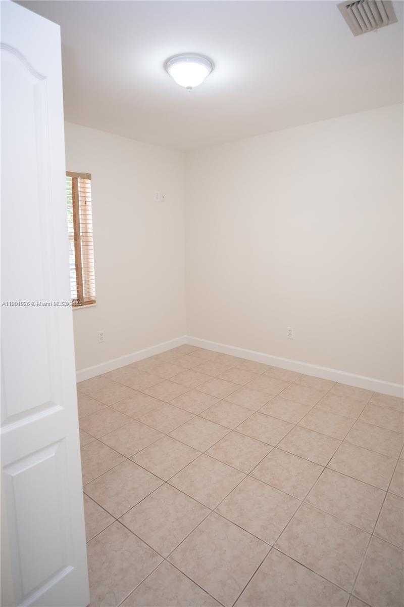 Small Image of 15002 SOUTH WEST 67TH LN, Miami Number 24