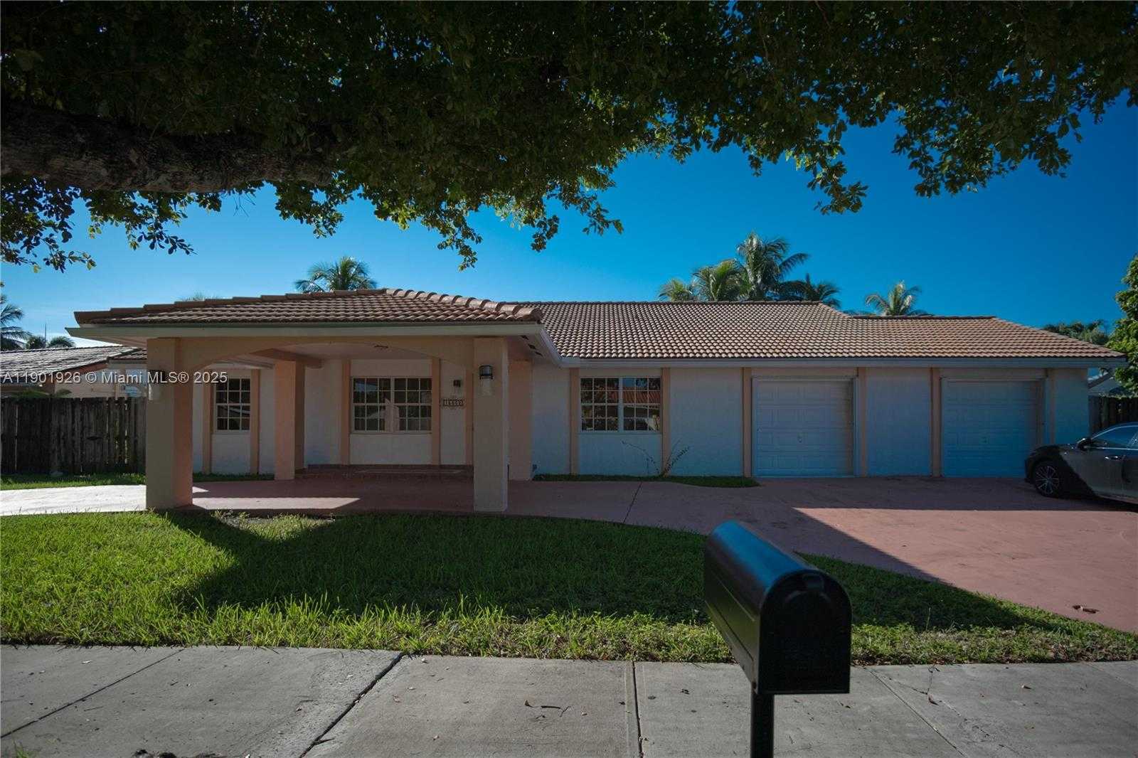 Small Image of 15002 SOUTH WEST 67TH LN, Miami Number 3