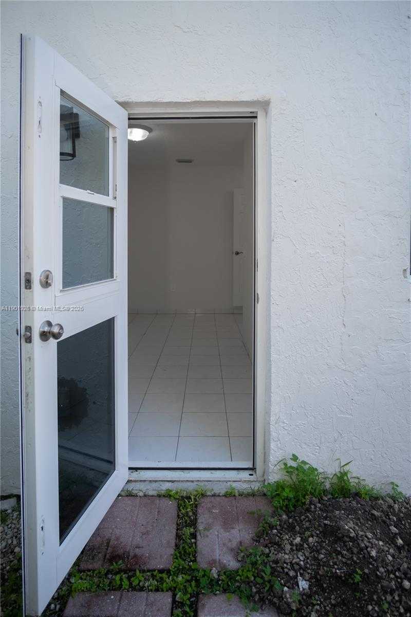 Small Image of 15002 SOUTH WEST 67TH LN, Miami Number 43
