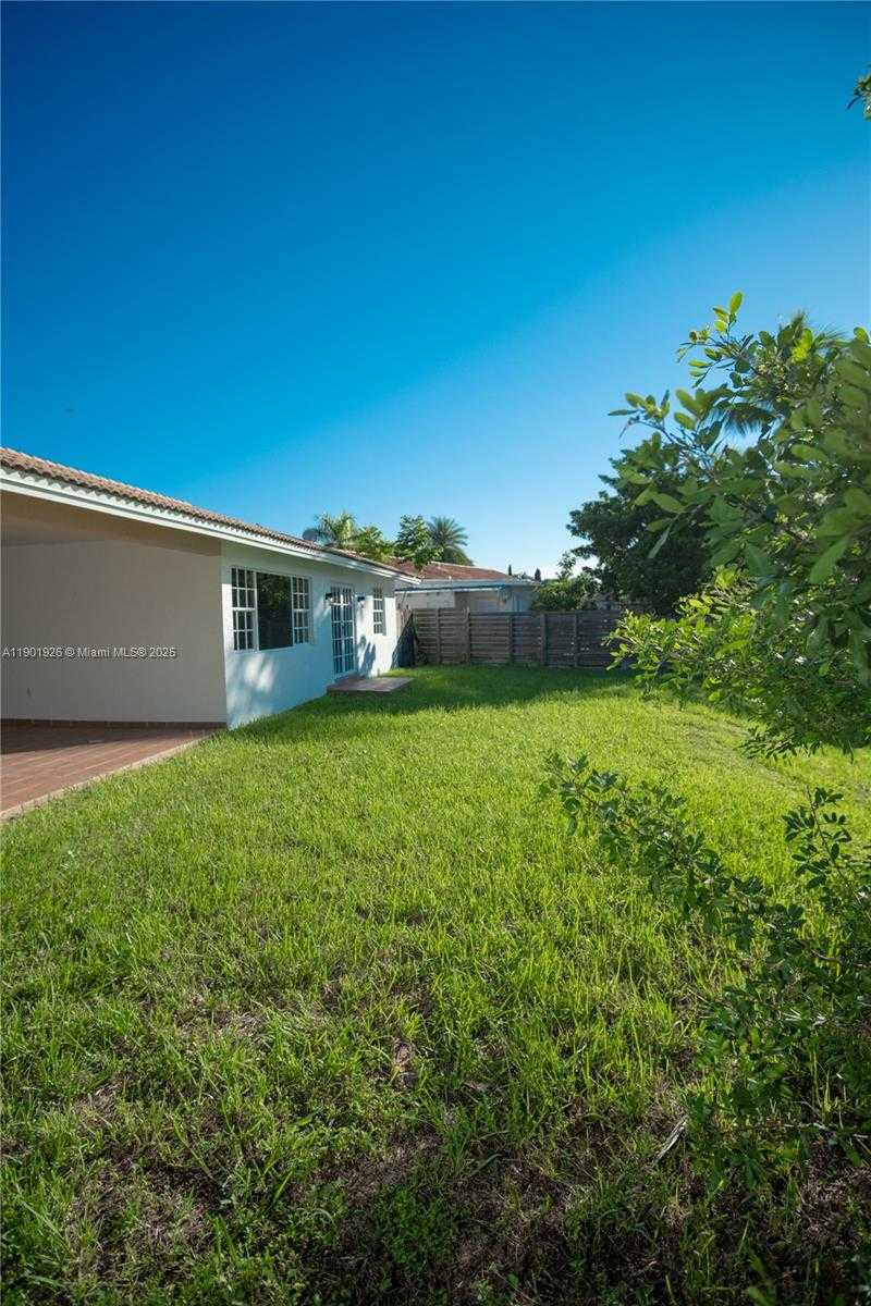 Small Image of 15002 SOUTH WEST 67TH LN, Miami Number 50
