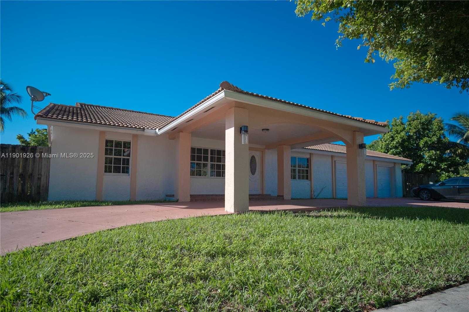 Small Image of 15002 SOUTH WEST 67TH LN, Miami Number 63