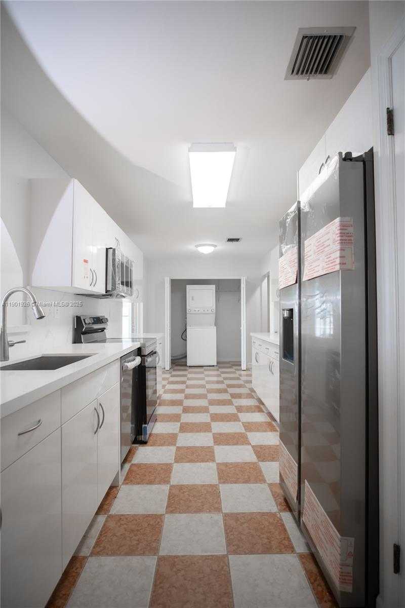 Small Image of 15002 SOUTH WEST 67TH LN, Miami Number 9