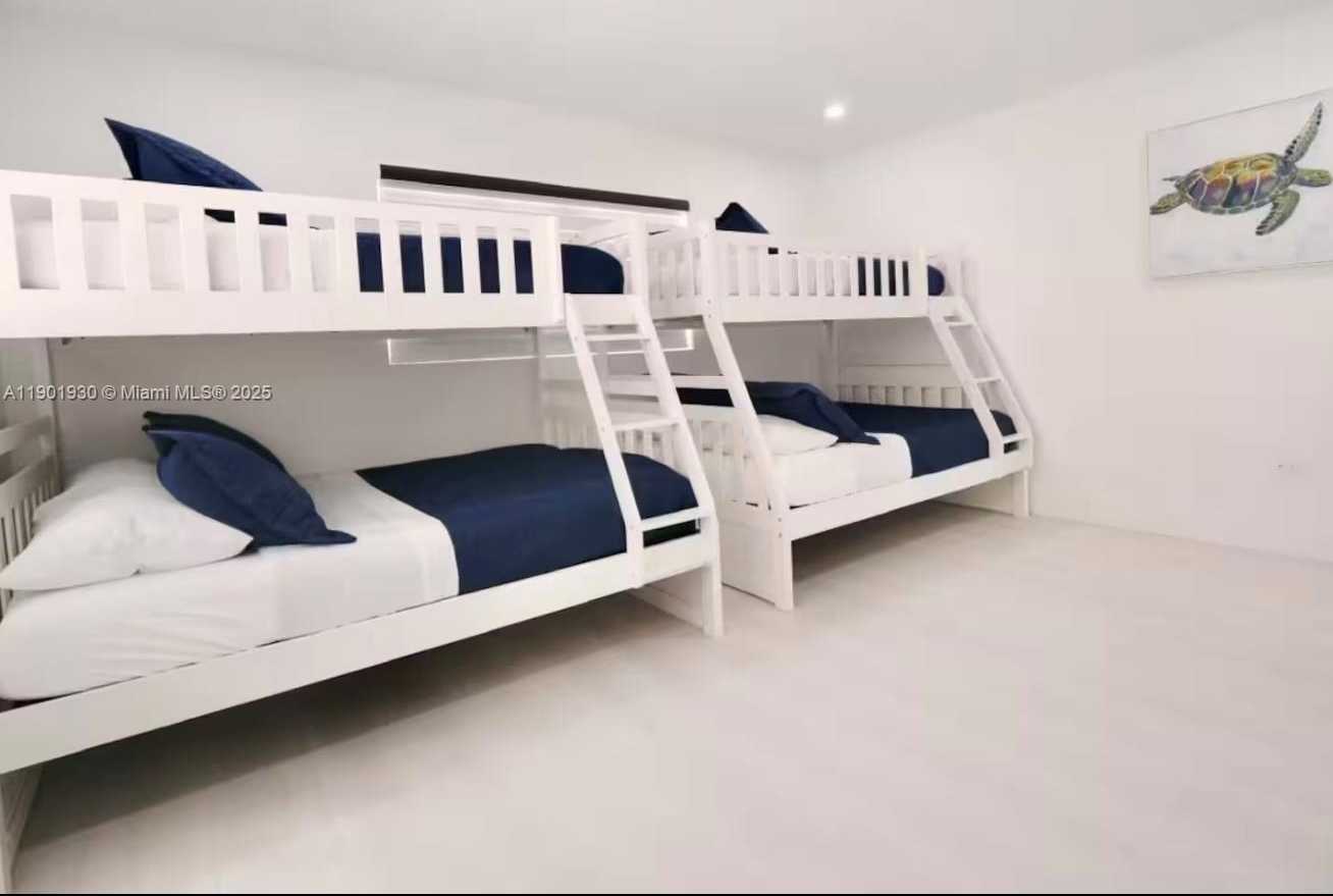 Small Image of 2133 YELLOWTAIL AVE, Marathon Number 10