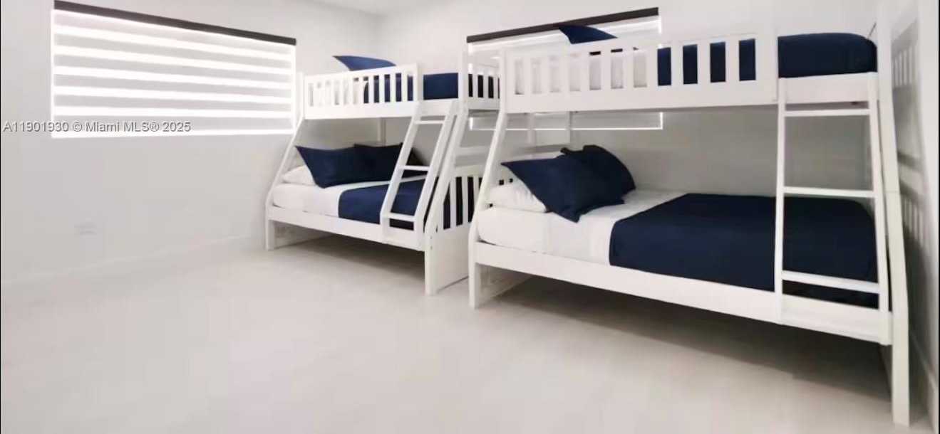 Small Image of 2133 YELLOWTAIL AVE, Marathon Number 11