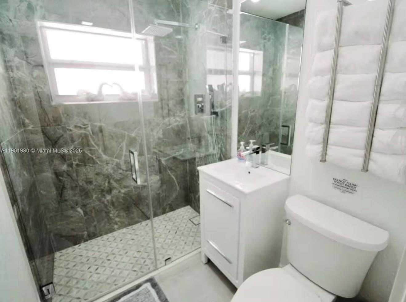 Small Image of 2133 YELLOWTAIL AVE, Marathon Number 13