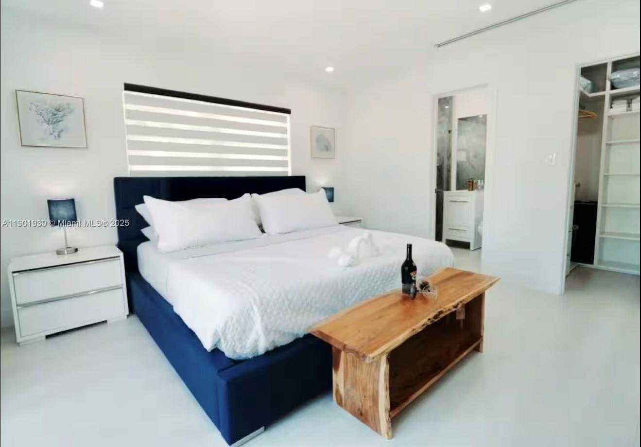 Small Image of 2133 YELLOWTAIL AVE, Marathon Number 14