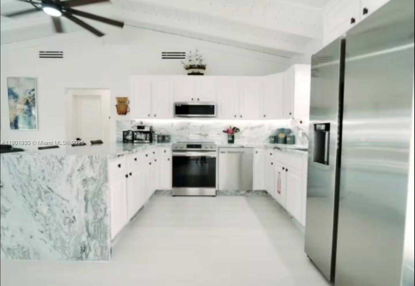 Small Image of 2133 YELLOWTAIL AVE, Marathon Number 4