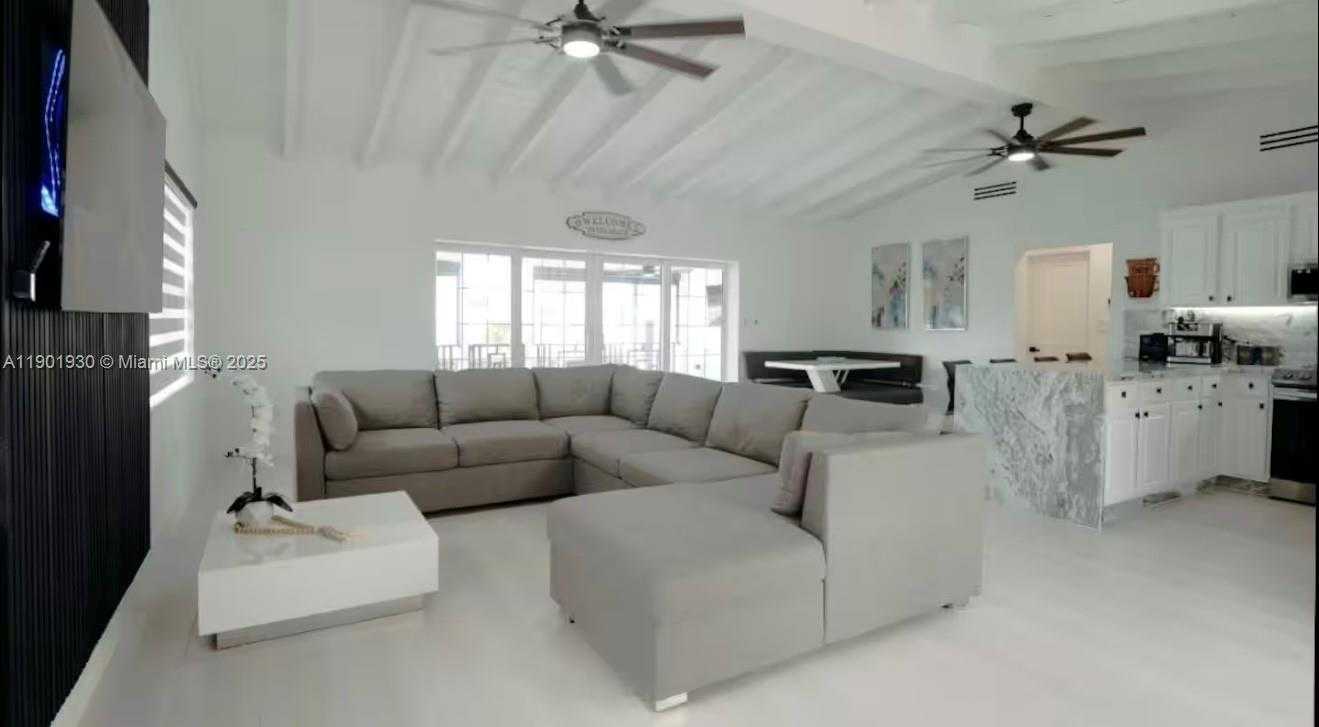 Small Image of 2133 YELLOWTAIL AVE, Marathon Number 7