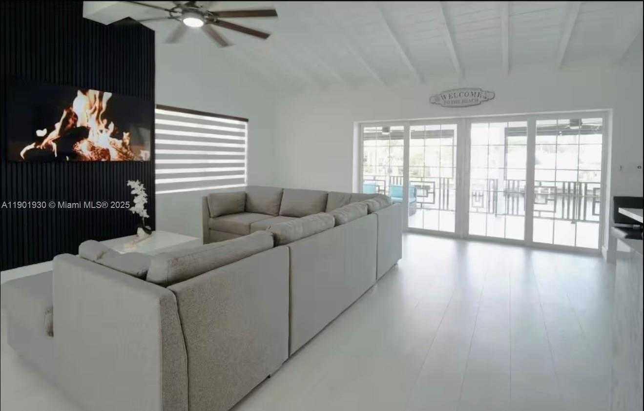 Small Image of 2133 YELLOWTAIL AVE, Marathon Number 8