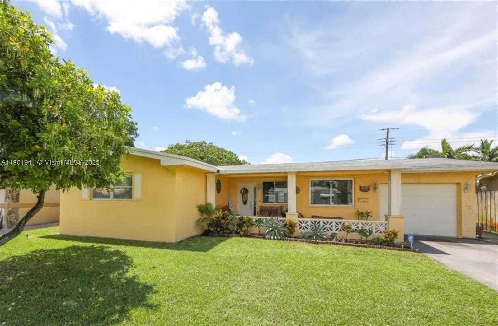 Small Image of 8520 NORTH WEST 10TH ST, Pembroke Pines Number 3