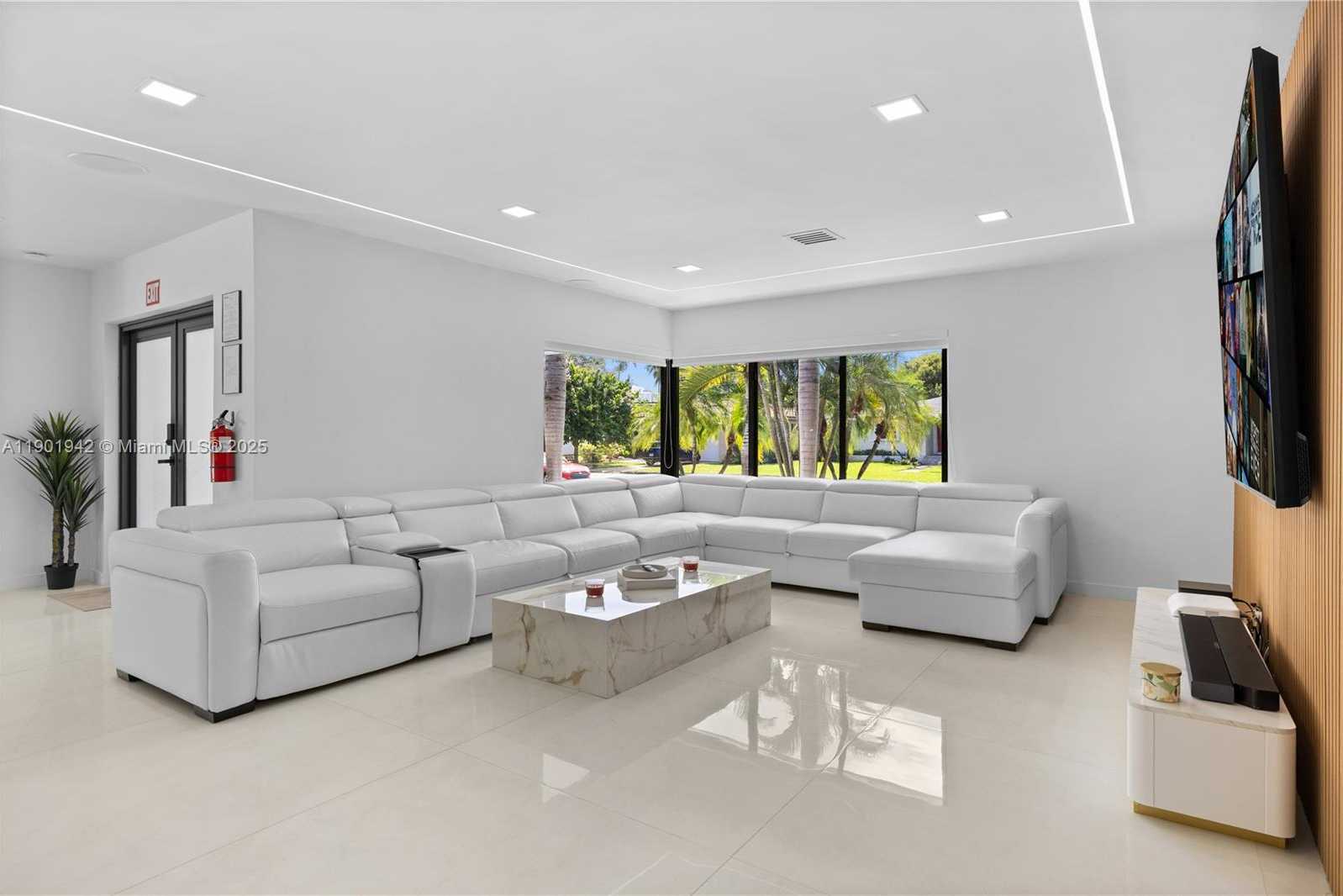 Small Image of 1117 ADAMS ST, Hollywood Number 4