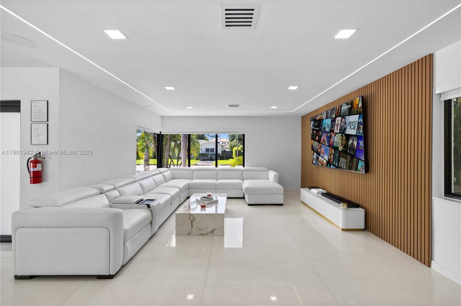 Small Image of 1117 ADAMS ST, Hollywood Number 5