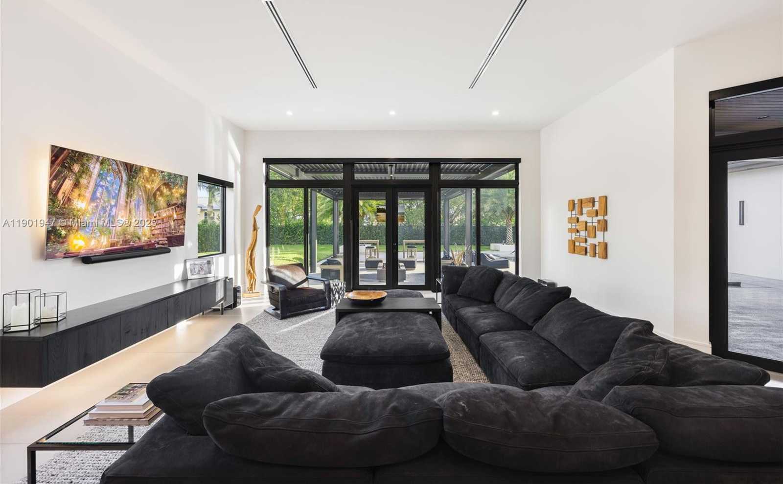 Small Image of 14940 SOUTH WEST 16TH CT, Davie Number 17