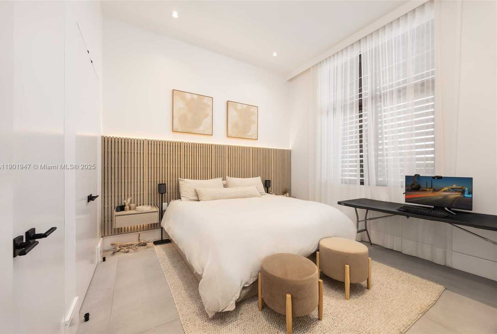 Small Image of 14940 SOUTH WEST 16TH CT, Davie Number 22