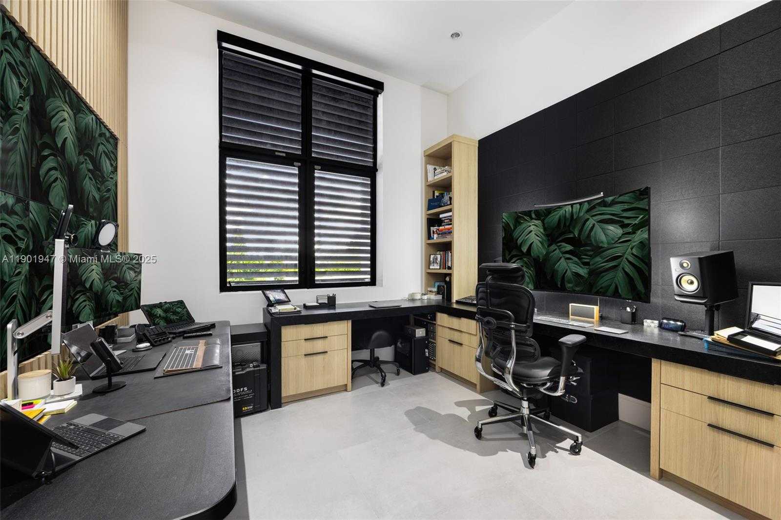 Small Image of 14940 SOUTH WEST 16TH CT, Davie Number 25