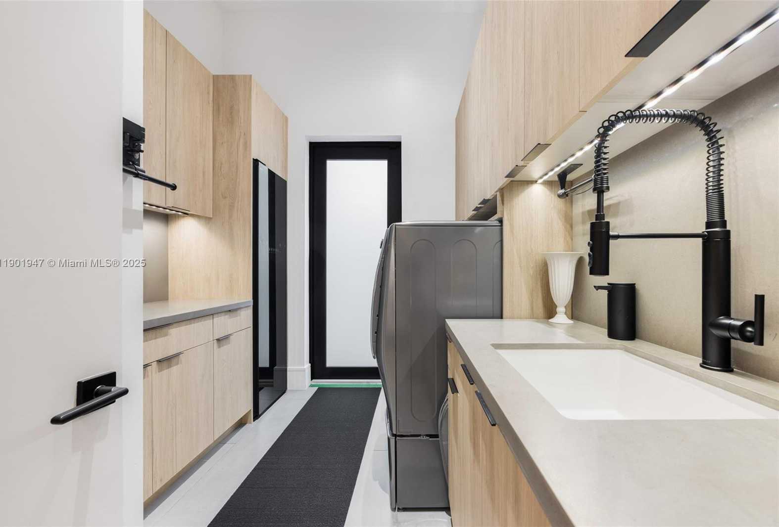 Small Image of 14940 SOUTH WEST 16TH CT, Davie Number 35