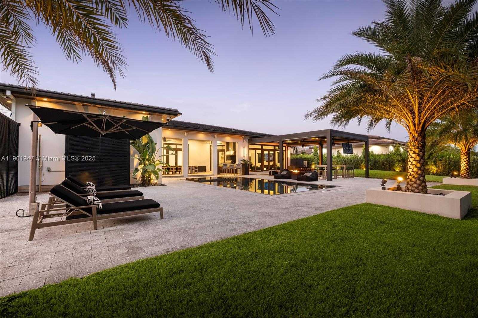 Small Image of 14940 SOUTH WEST 16TH CT, Davie Number 43