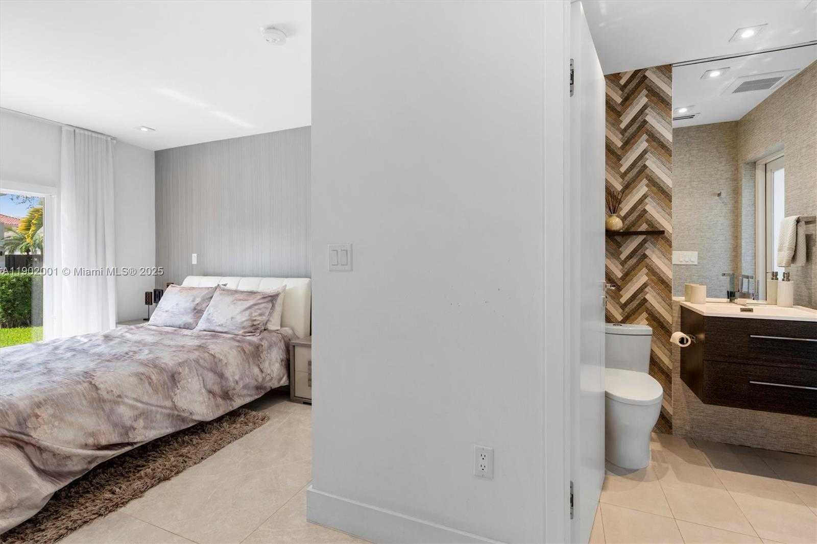 Small Image of 11325 NORTH WEST 66TH ST, Doral Number 27