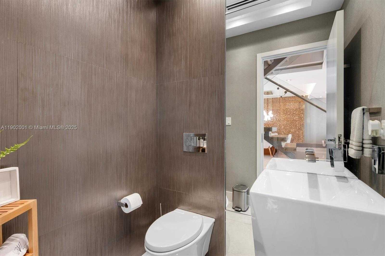 Small Image of 11325 NORTH WEST 66TH ST, Doral Number 31