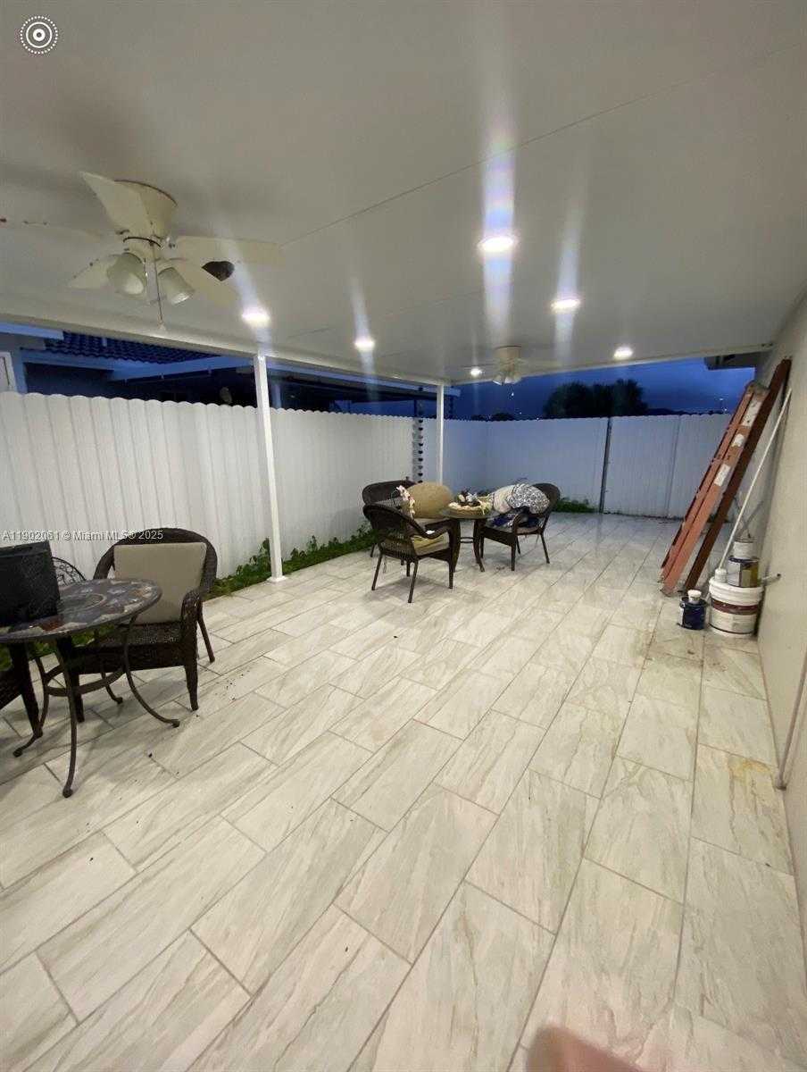 Small Image of 7539 NORTH WEST 173RD TER, Hialeah Number 4