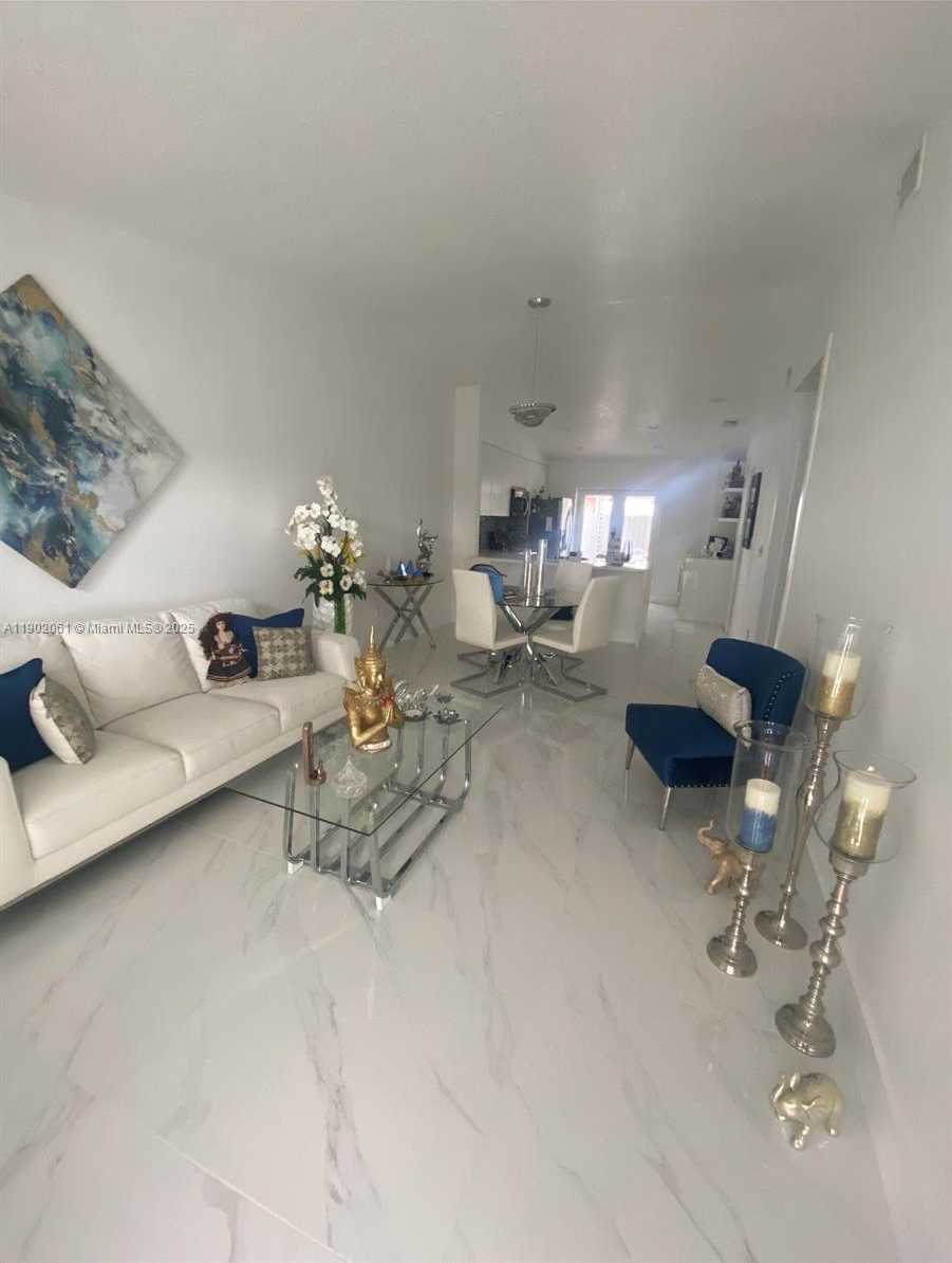 Small Image of 7539 NORTH WEST 173RD TER, Hialeah Number 8