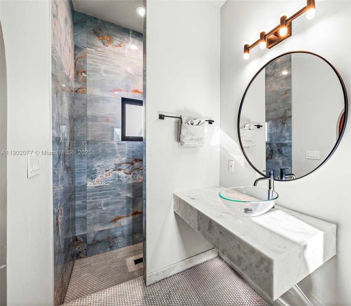 Imagen de Peque帽o Objeto