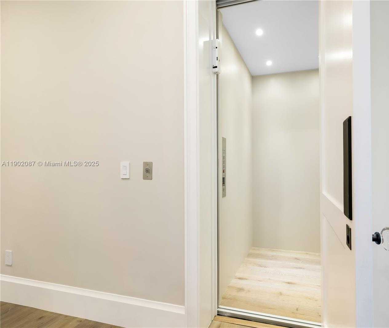 Small Image of 2605 CASTILLA ISLE, Fort Lauderdale Number 33