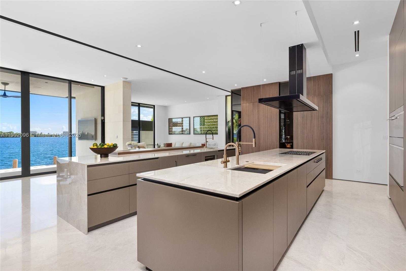 Small Image of 11404 NORTH BAYSHORE DR, North Miami Number 16