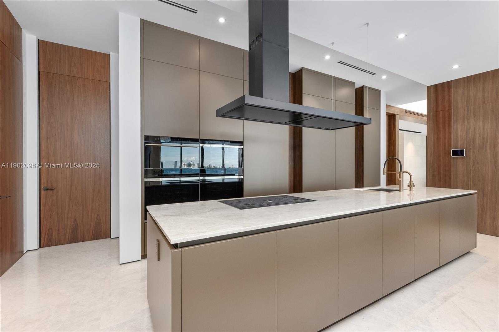 Small Image of 11404 NORTH BAYSHORE DR, North Miami Number 18