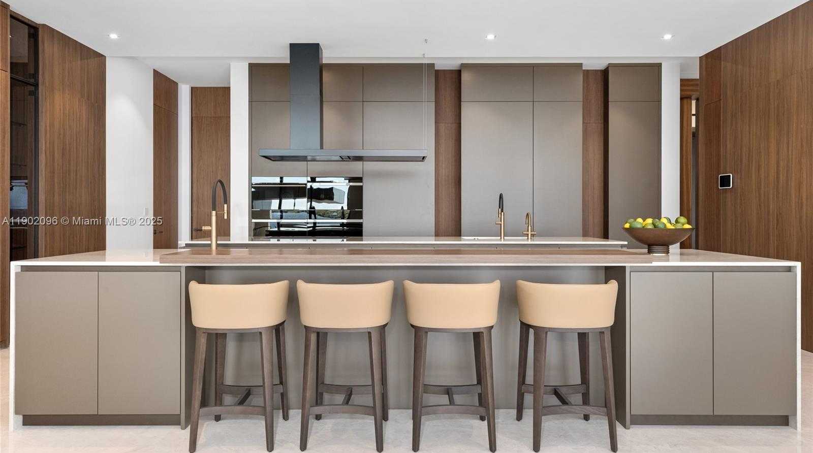 Small Image of 11404 NORTH BAYSHORE DR, North Miami Number 19