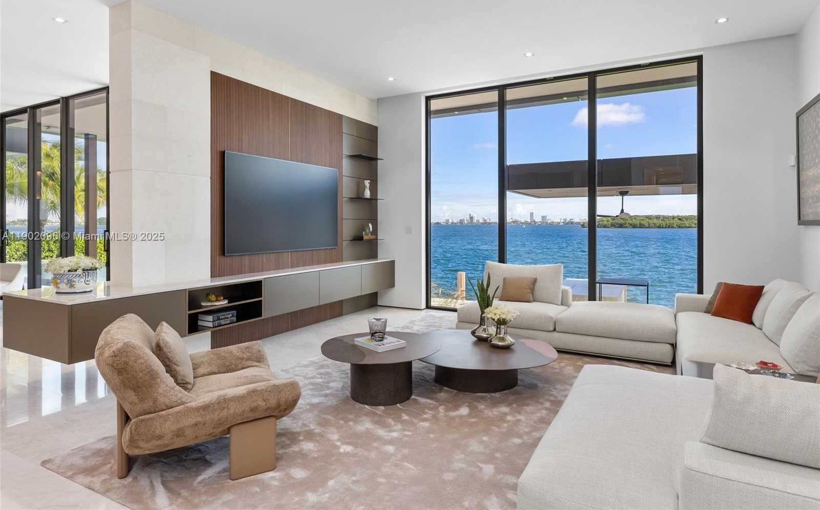 Small Image of 11404 NORTH BAYSHORE DR, North Miami Number 24