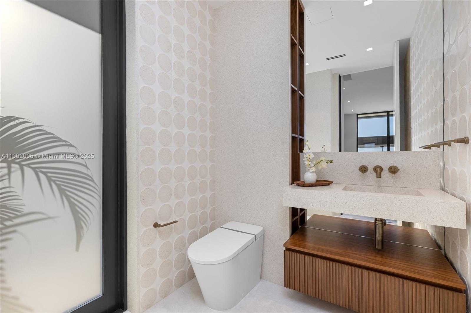 Small Image of 11404 NORTH BAYSHORE DR, North Miami Number 26