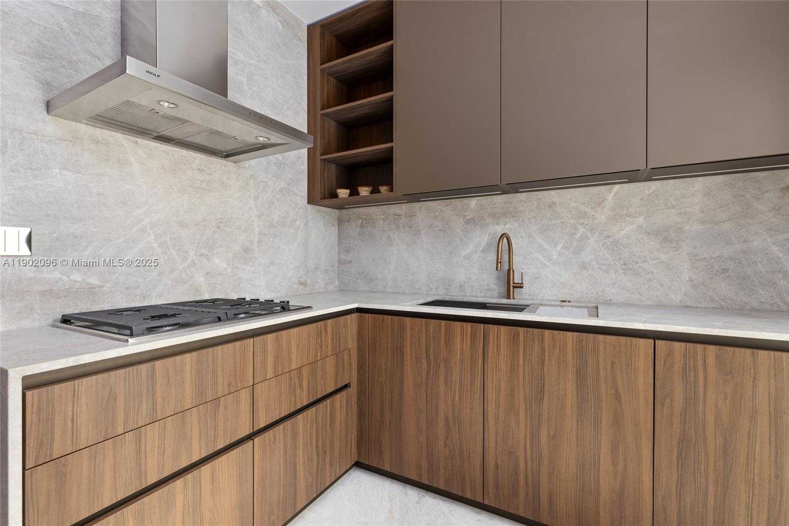 Small Image of 11404 NORTH BAYSHORE DR, North Miami Number 28