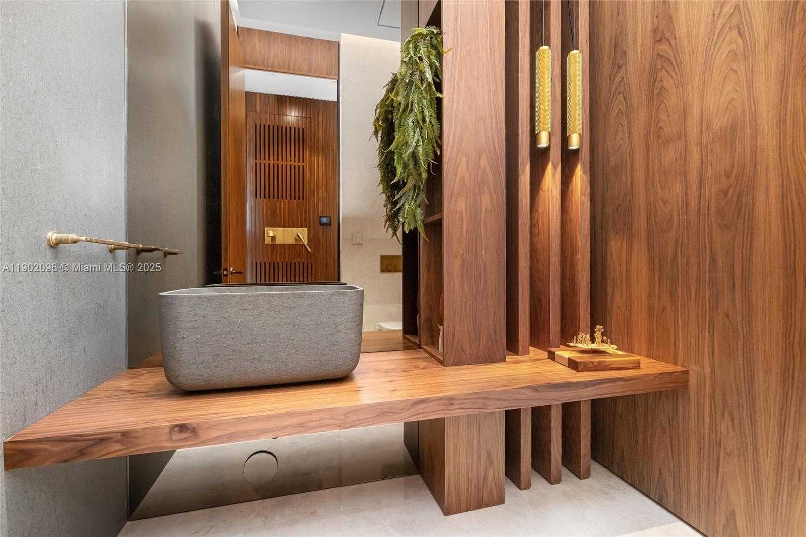 Small Image of 11404 NORTH BAYSHORE DR, North Miami Number 29