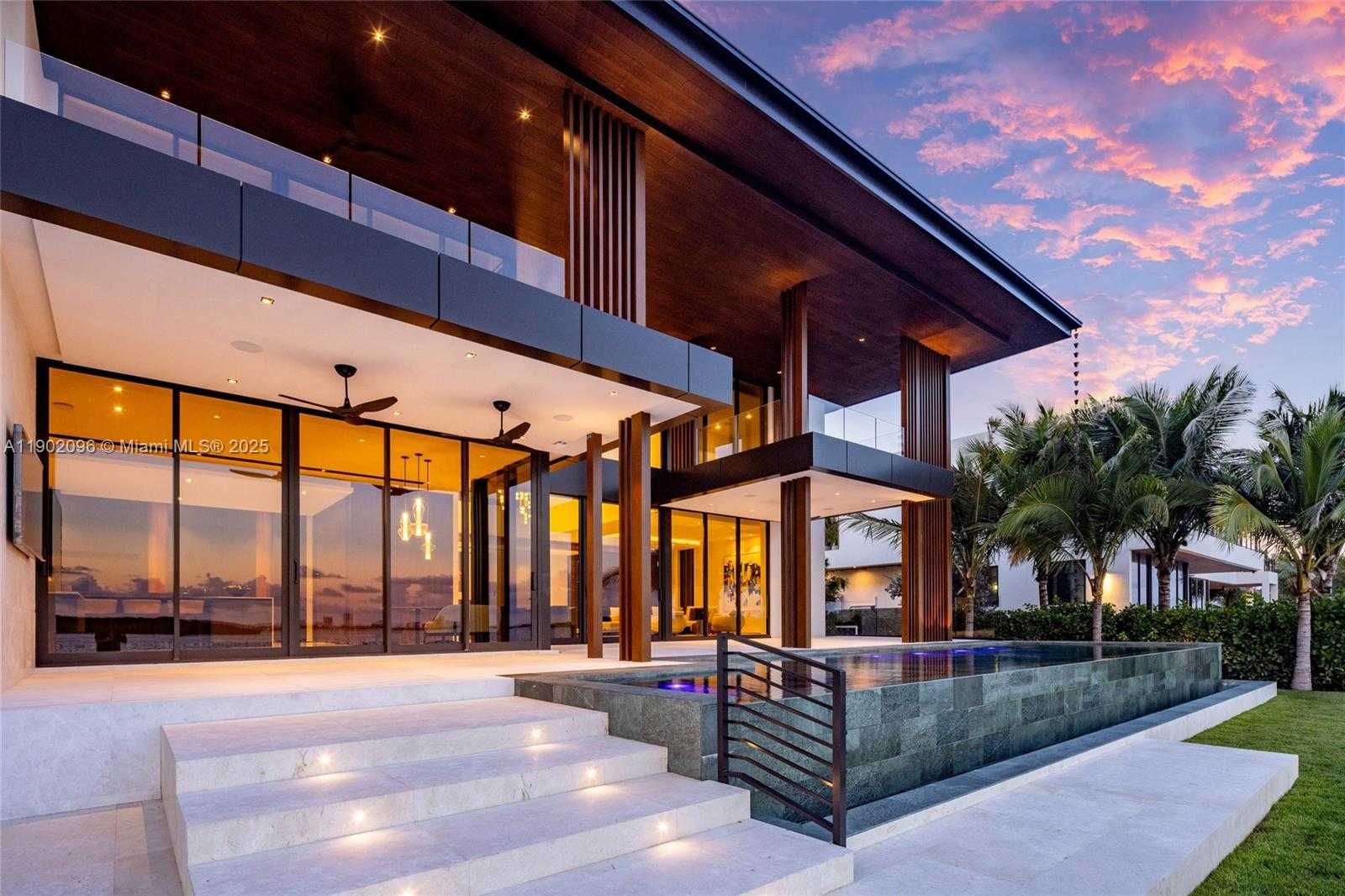 Small Image of 11404 NORTH BAYSHORE DR, North Miami Number 3