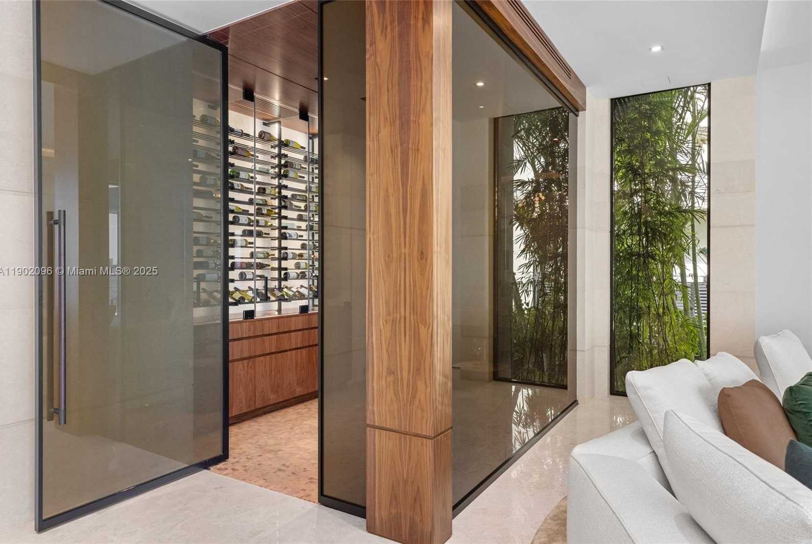 Small Image of 11404 NORTH BAYSHORE DR, North Miami Number 30