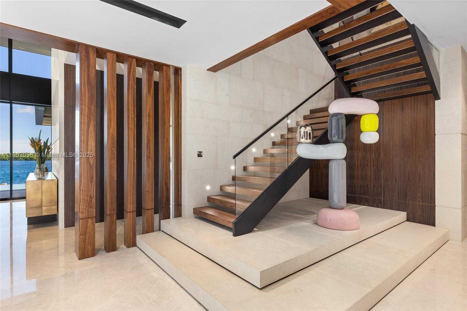 Small Image of 11404 NORTH BAYSHORE DR, North Miami Number 33