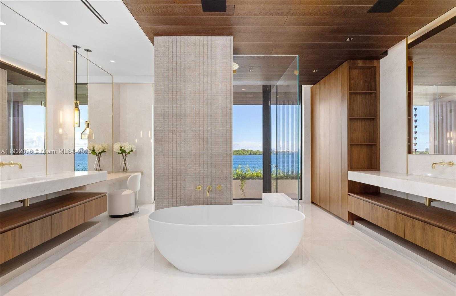 Small Image of 11404 NORTH BAYSHORE DR, North Miami Number 41